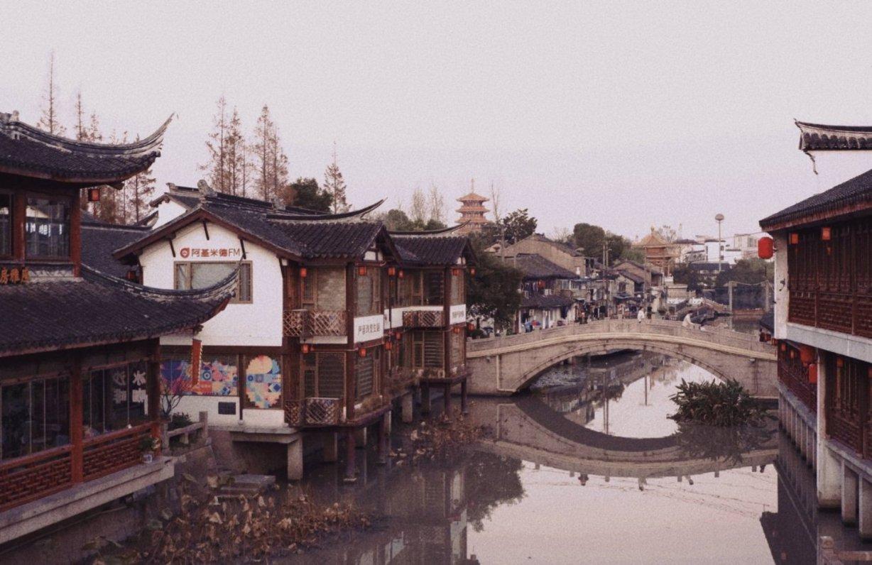 海口老爸茶天花板,开在商场里的老牌美食店,占三层楼坐满几千人